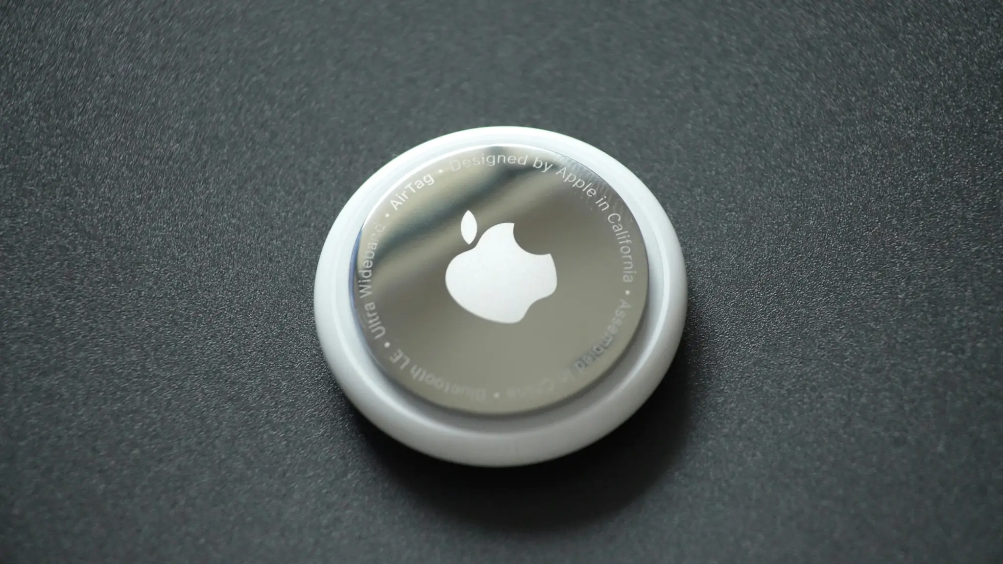iOS 26.2.1 lansat cu suport pentru AirTag 2