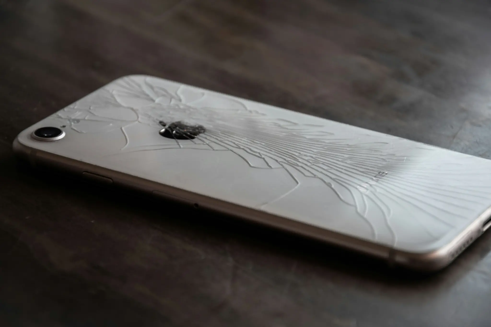 7 lucruri care îți încetinesc iPhone-ul (și cum le rezolvi rapid)