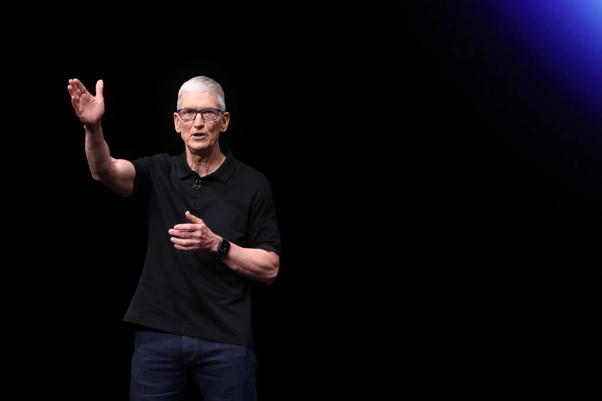Tim Cook pleacă de la conducerea Apple. Ce urmează?